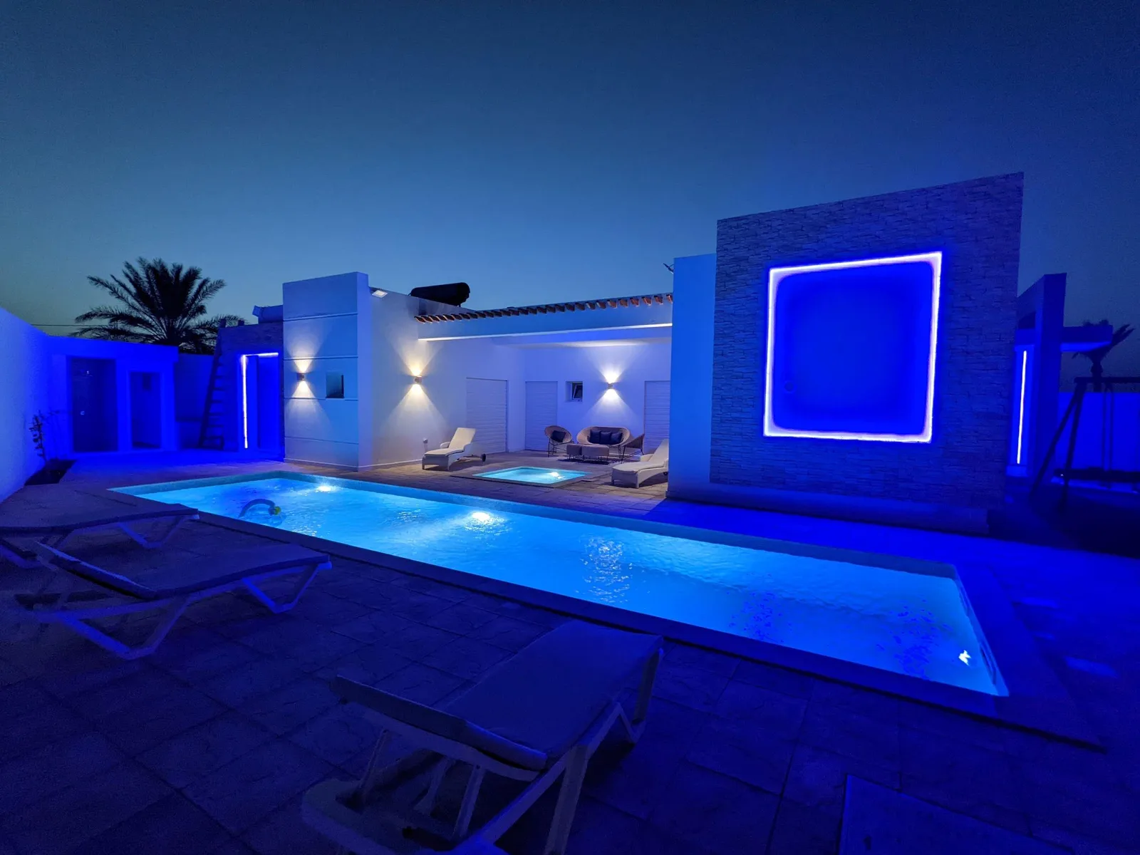 Villa Saphir à Ethic Village Djerba — piscine privée sans vis-à-vis et salon de jardin pour vacances muslim friendly en famille